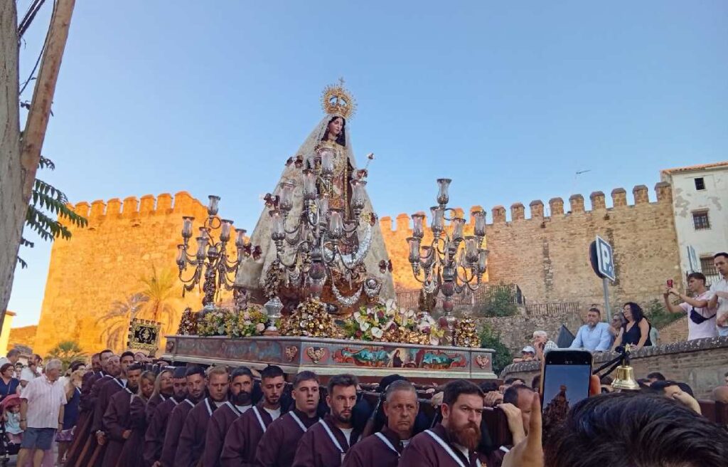 La Virgen del Carmen procesionó en Antequera con visita a diferentes conventos